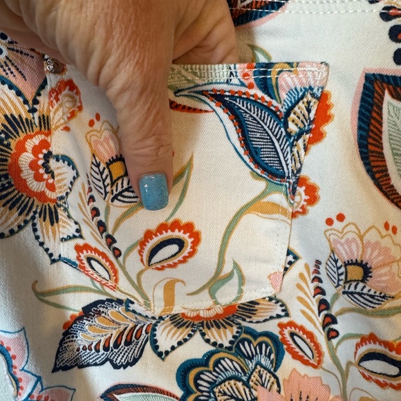 Chico's SO SLIMMING GIRLFRIEND CROP PRINT JEANS    SIZE:8   #8 - Picture 7 of 10